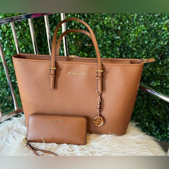 New Michael Kors MK Leather Tote Jet Set Extra Large Travel Tan+matching wallet - Picture 2 of 12